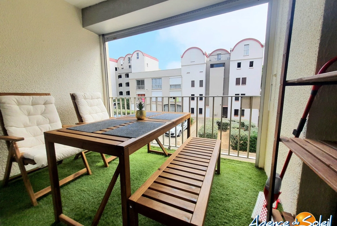 Appartement rénové avec terrasse et parking à Gruissan 