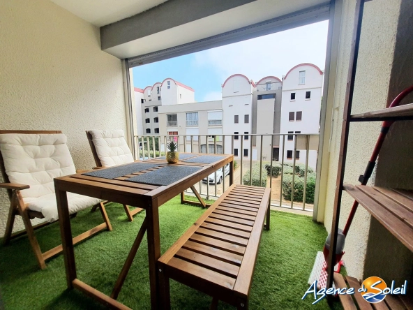 Appartement rénové avec terrasse et parking à Gruissan