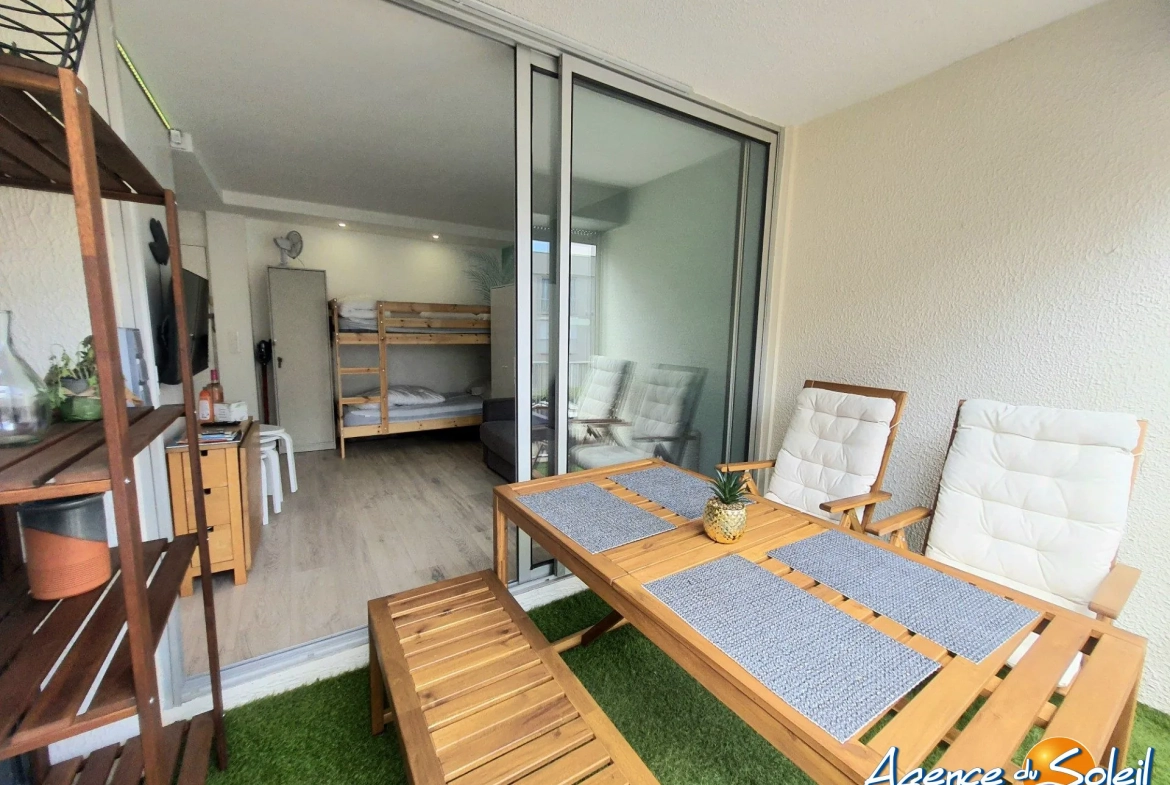 Appartement rénové avec terrasse et parking à Gruissan 
