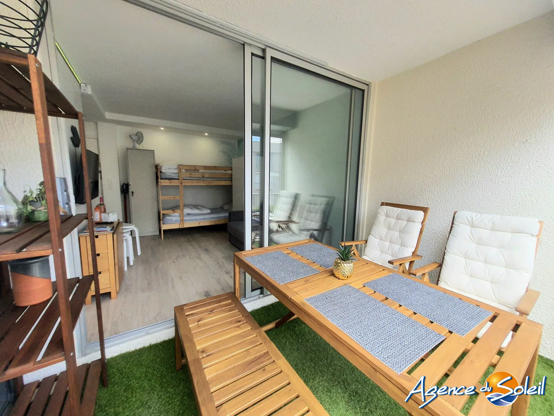 Appartement rénové avec terrasse et parking à Gruissan 