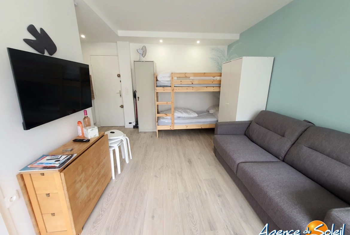 Appartement rénové avec terrasse et parking à Gruissan 