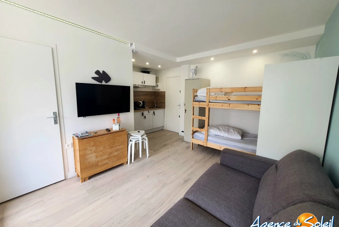 Appartement rénové avec terrasse et parking à Gruissan 