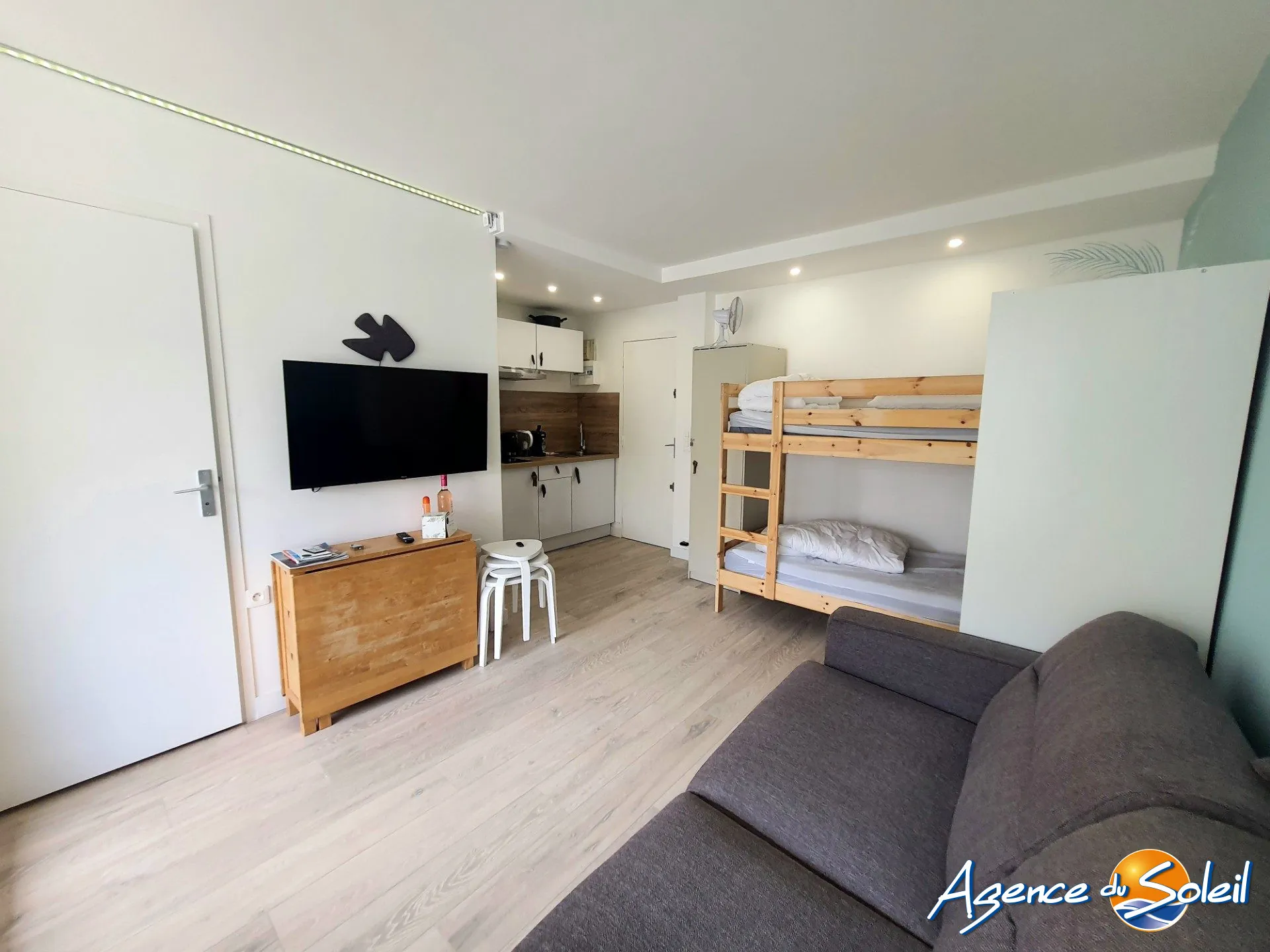 Appartement rénové avec terrasse et parking à Gruissan 
