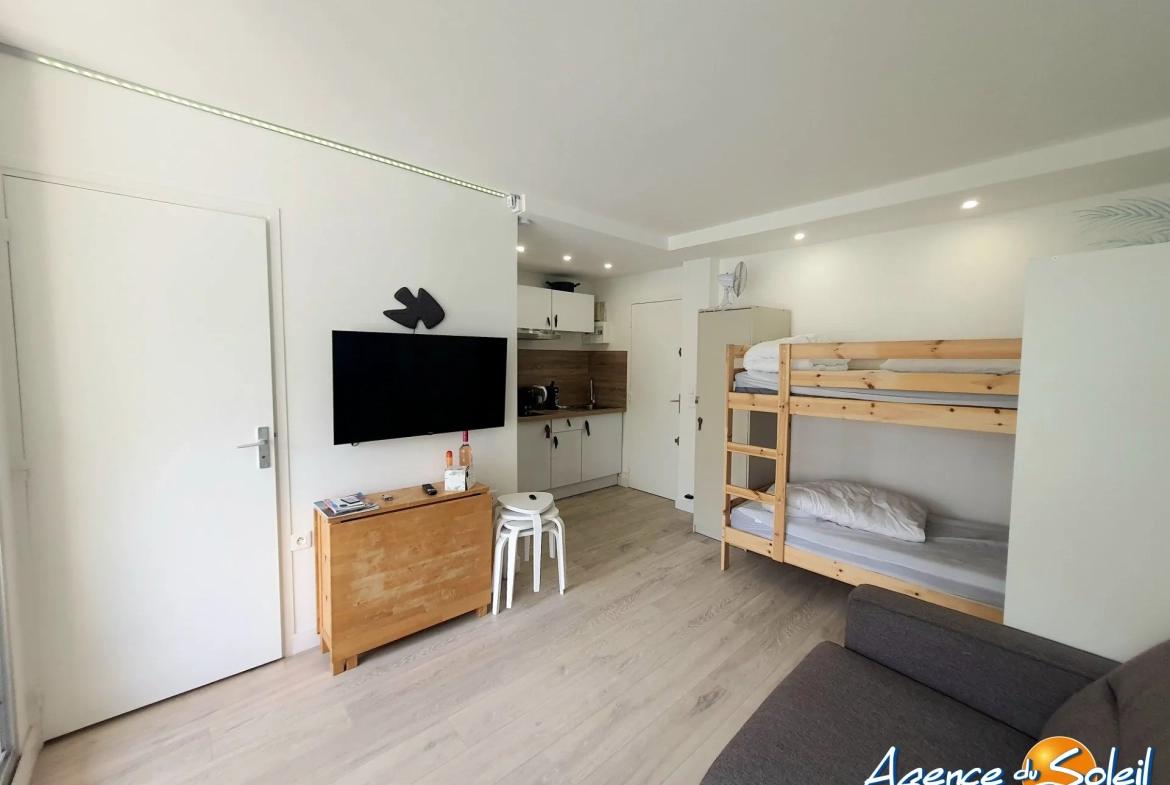 Appartement rénové avec terrasse et parking à Gruissan 