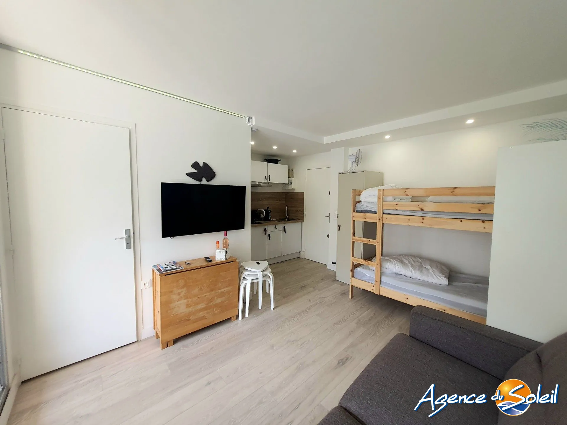 Appartement rénové avec terrasse et parking à Gruissan 