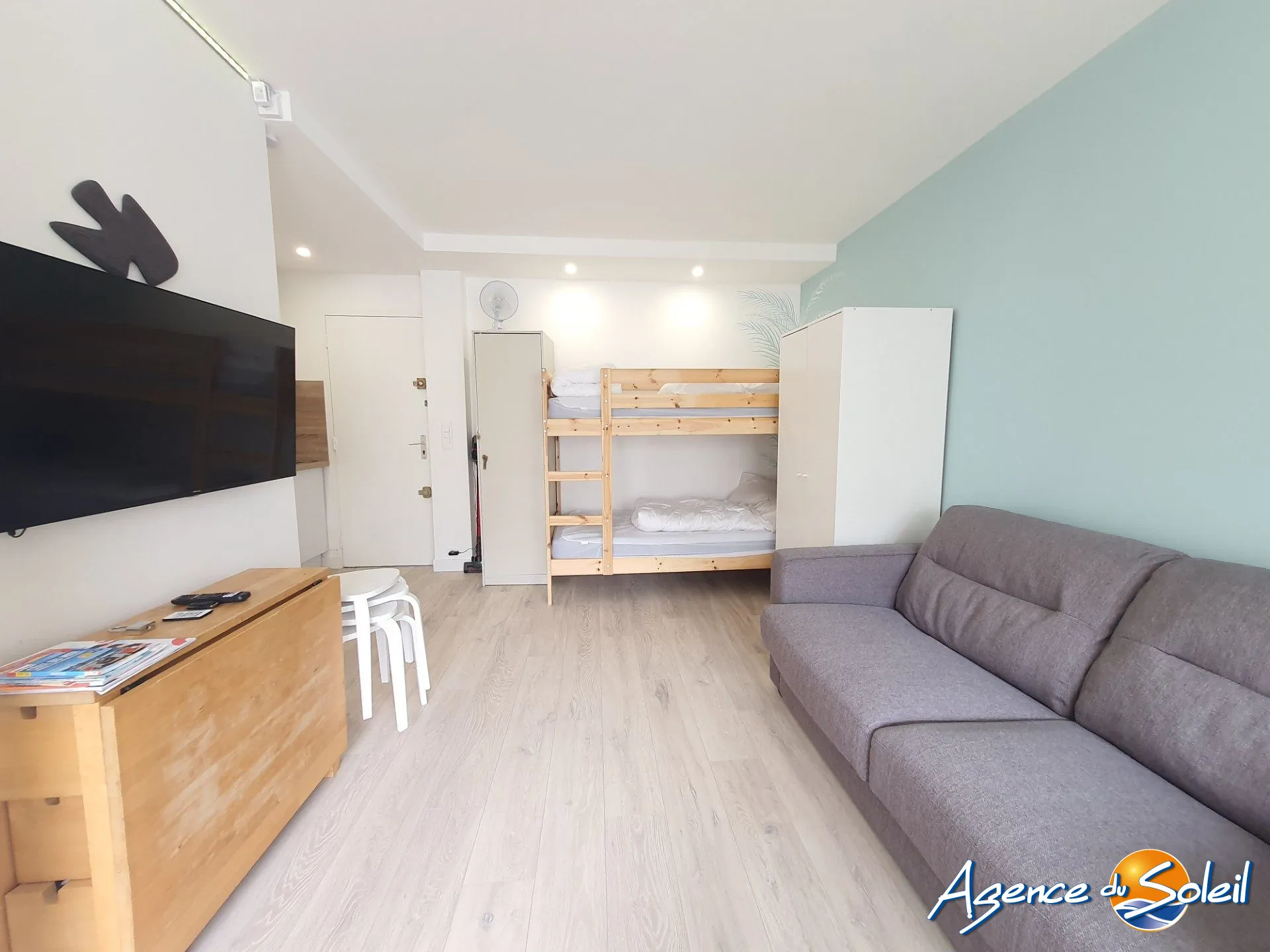 Appartement rénové avec terrasse et parking à Gruissan 