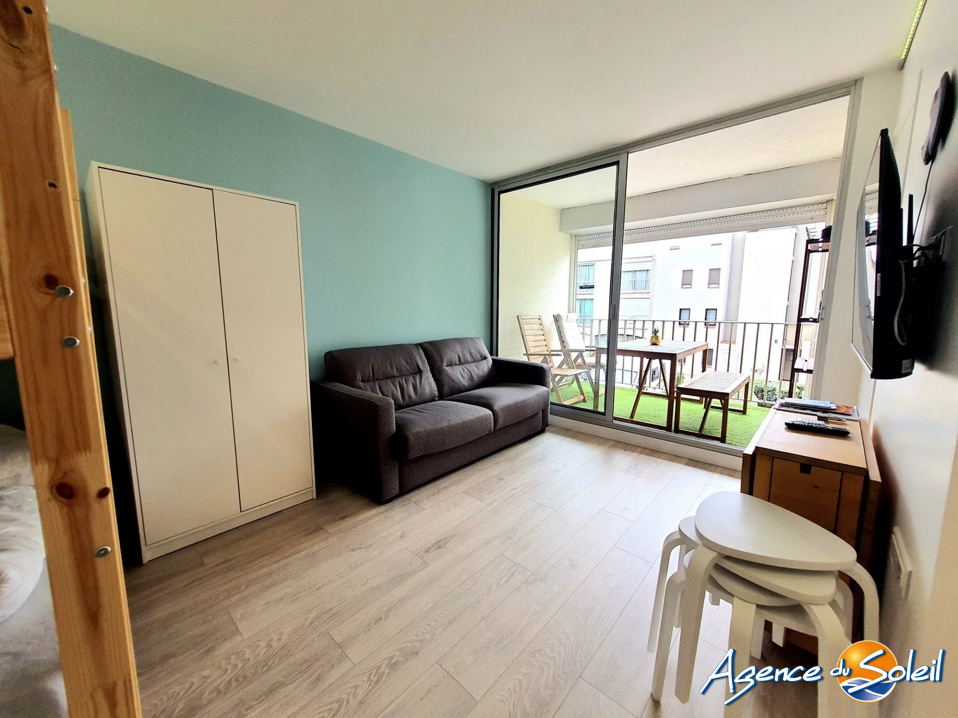 Appartement rénové avec terrasse et parking à Gruissan 