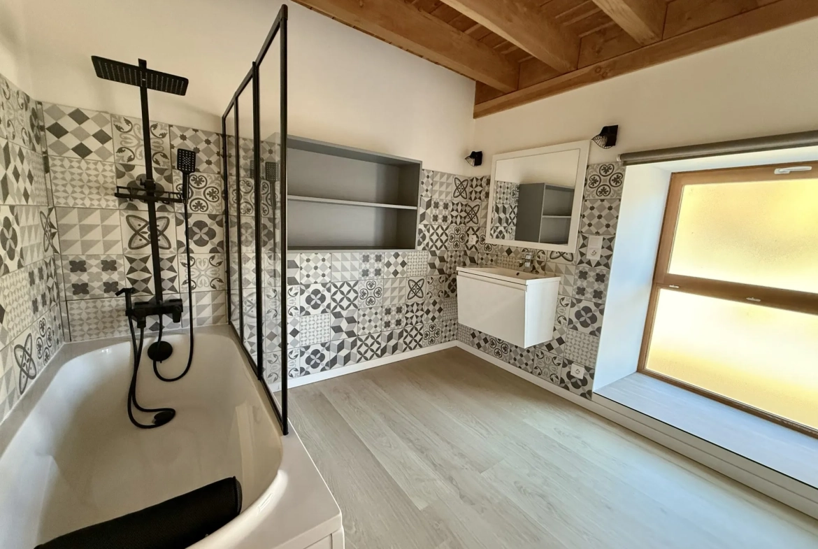 Maison de village rénovée de 90 m² au cœur de Beaujeu 