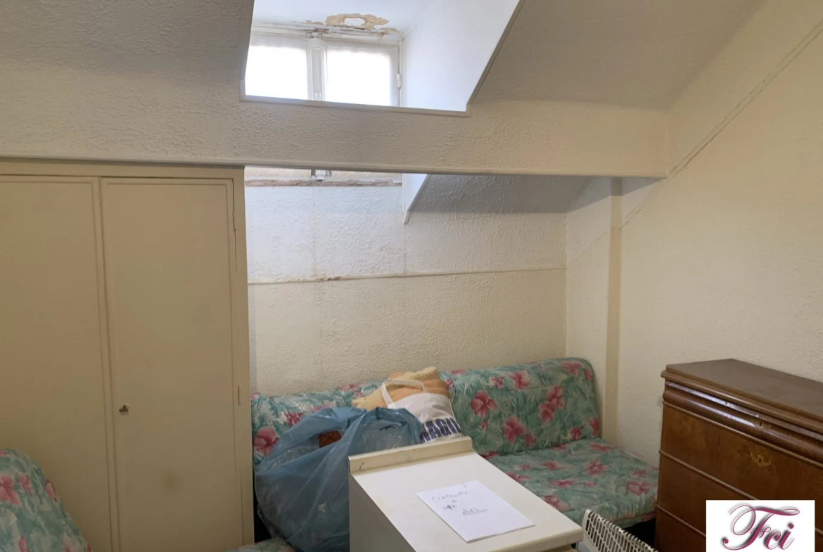 Appartement en vente à Menton avec accès direct à la mer, construit en 1867 