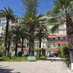 Appartement en vente à Menton avec accès direct à la mer, construit en 1867
