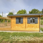 Chalet en bois de 46 m² avec terrasse dans un parc résidentiel à Sulniac