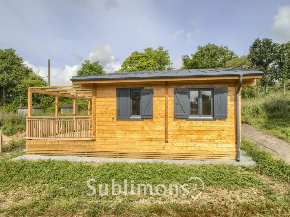 Chalet en bois de 46 m² avec terrasse dans un parc résidentiel à Sulniac