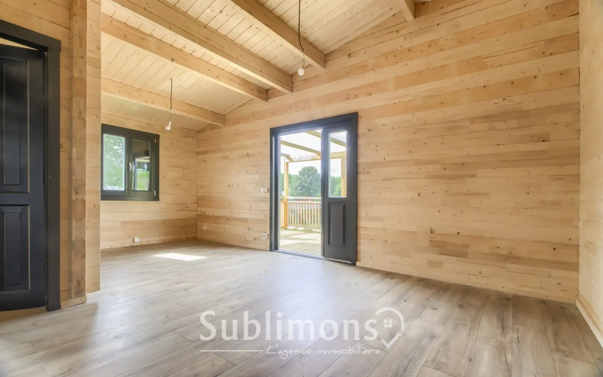 Chalet en bois de 46 m² avec terrasse dans un parc résidentiel à Sulniac 