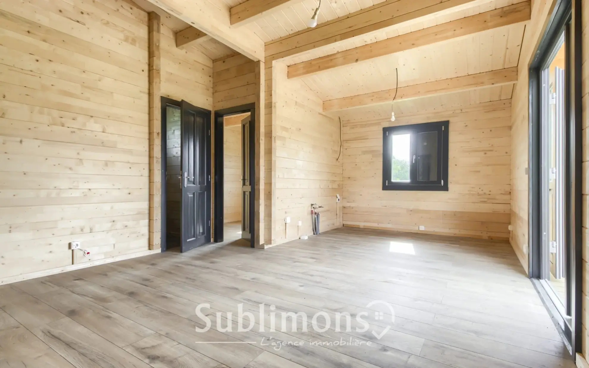Chalet en bois de 46 m² avec terrasse dans un parc résidentiel à Sulniac 
