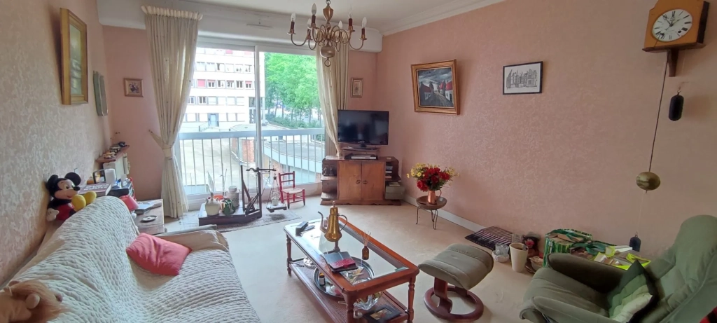 Appartement T2 spacieux avec parking et cave au centre du Mans
