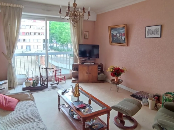Appartement T2 spacieux avec parking et cave au centre du Mans