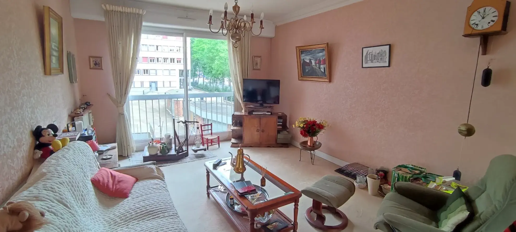 Appartement T2 spacieux avec parking et cave au centre du Mans 