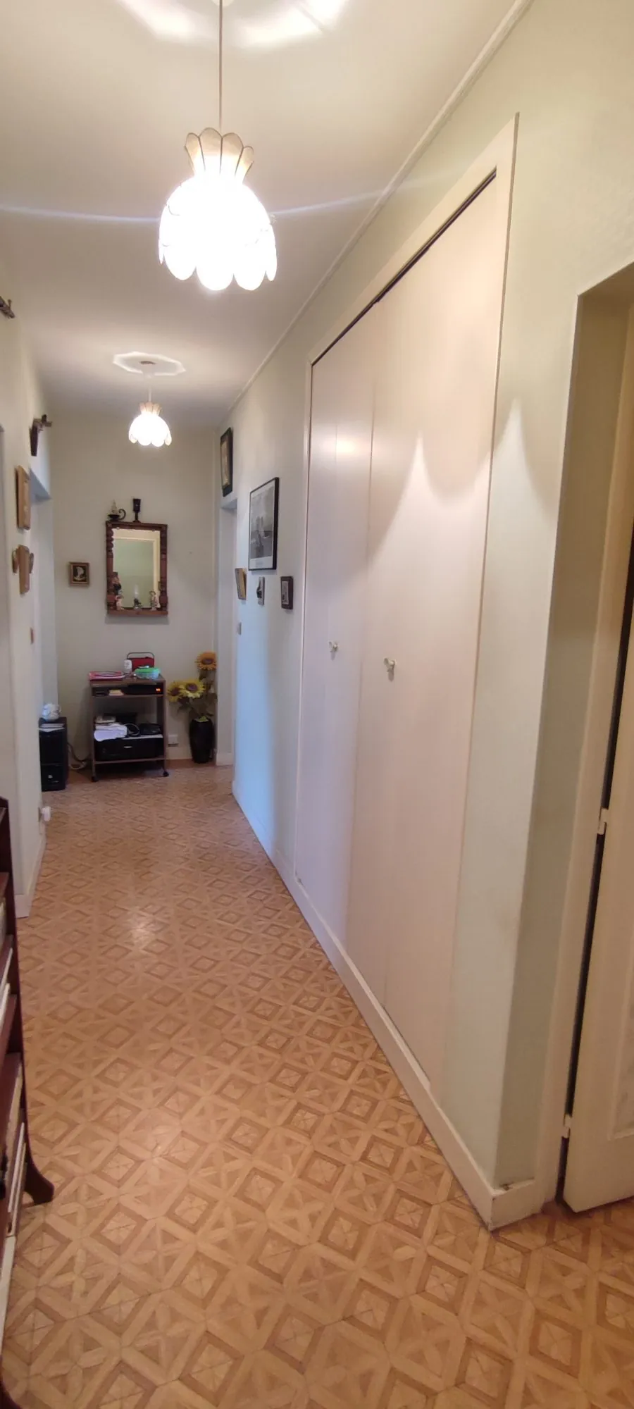 Appartement T2 spacieux avec parking et cave au centre du Mans 
