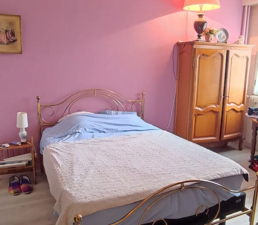 Appartement T2 spacieux avec parking et cave au centre du Mans 