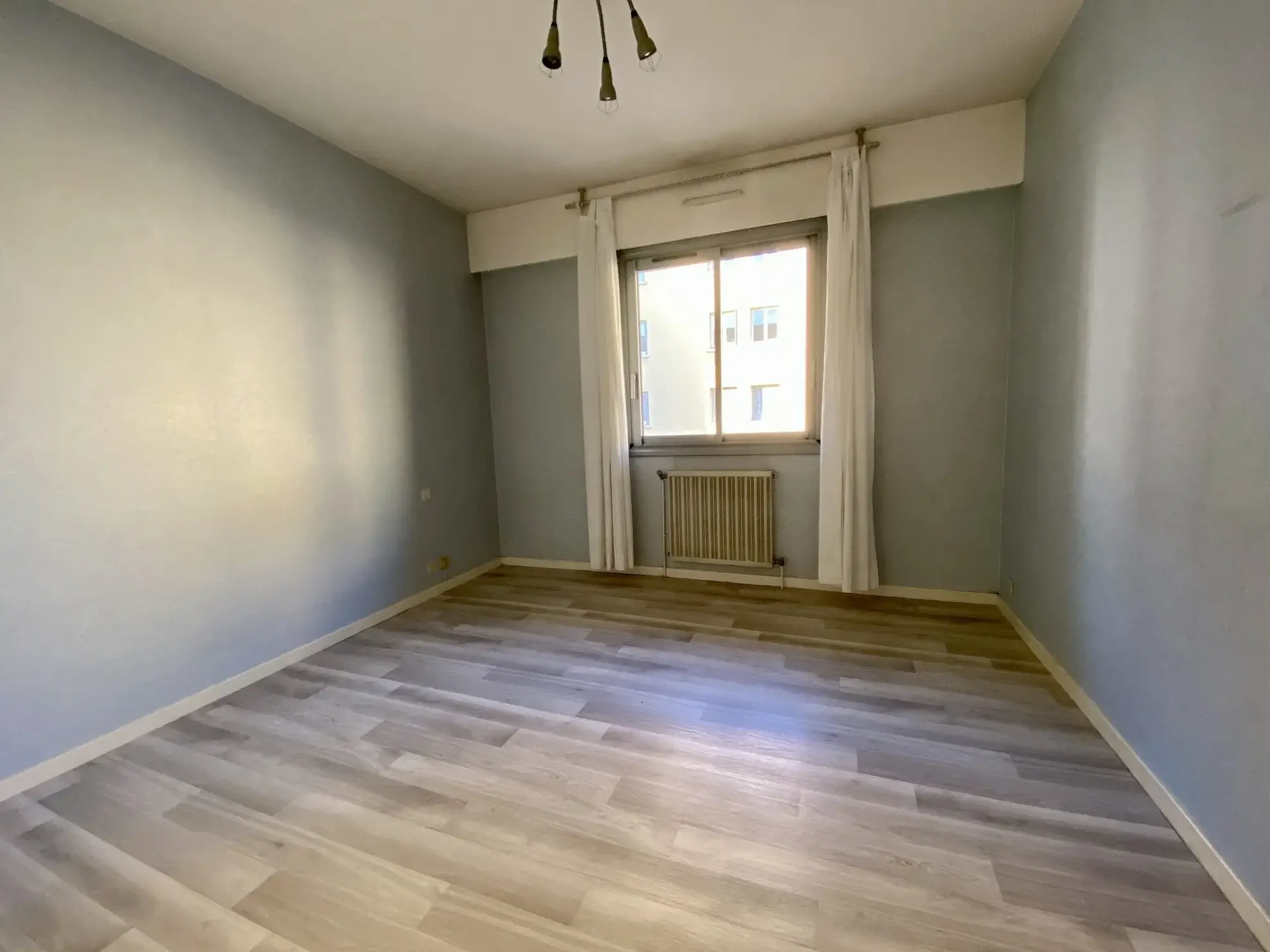 Appartement traversant 60 m² avec garage à Romans-sur-Isère 