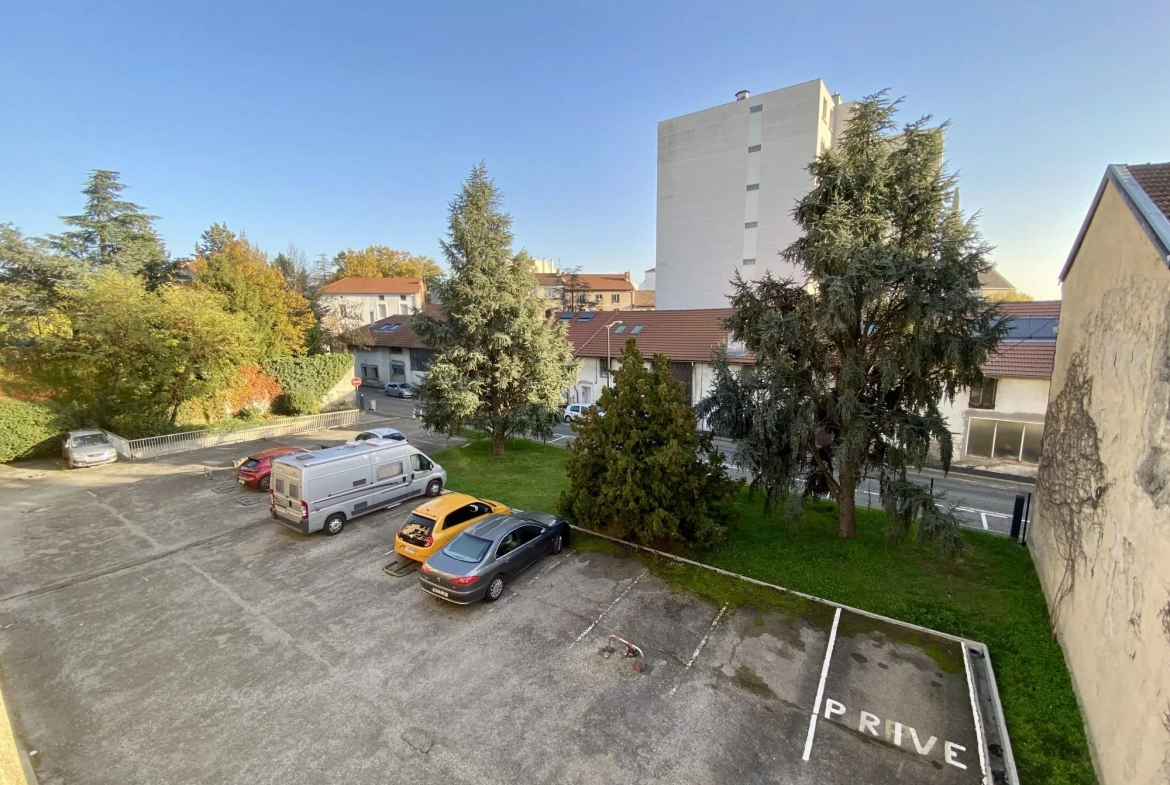 Appartement traversant 60 m² avec garage à Romans-sur-Isère 