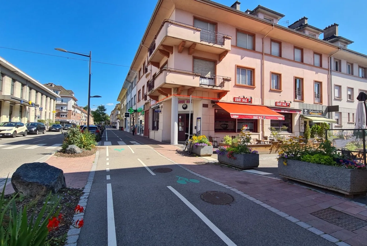 Appartement lumineux de 174,64 m² en centre-ville de Saint-Dié-des-Vosges avec balcon et cave 