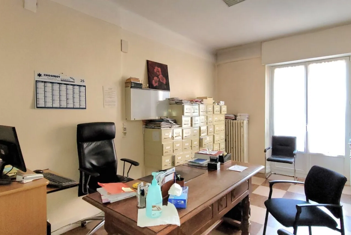 Appartement lumineux de 174,64 m² en centre-ville de Saint-Dié-des-Vosges avec balcon et cave 