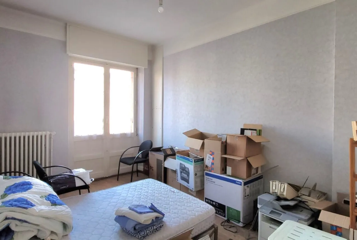 Appartement lumineux de 174,64 m² en centre-ville de Saint-Dié-des-Vosges avec balcon et cave 