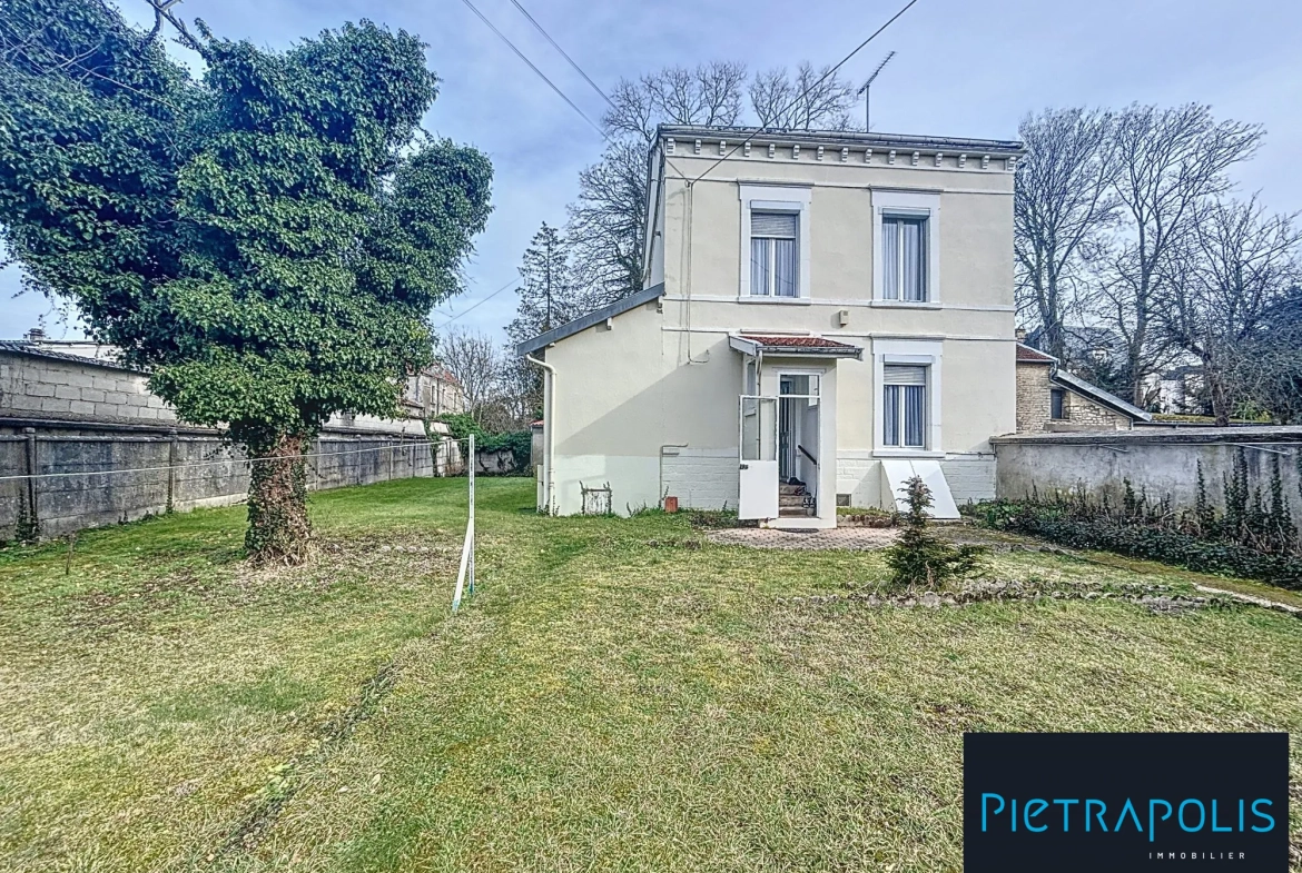 Maison à vendre à Chaumont - 3 chambres, atelier et gros potentiel 
