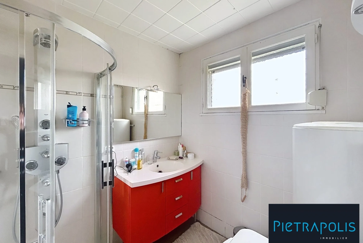 Maison à vendre à Chaumont - 3 chambres, atelier et gros potentiel 