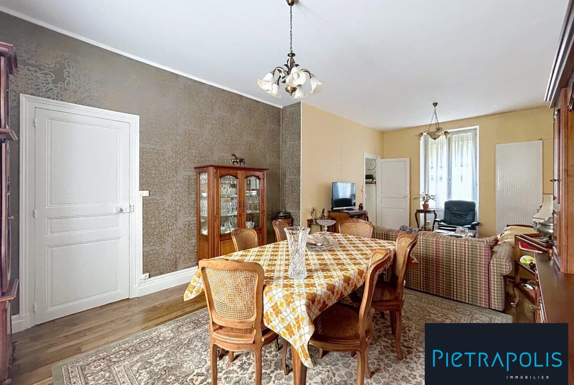 Maison à vendre à Chaumont - 3 chambres, atelier et gros potentiel 
