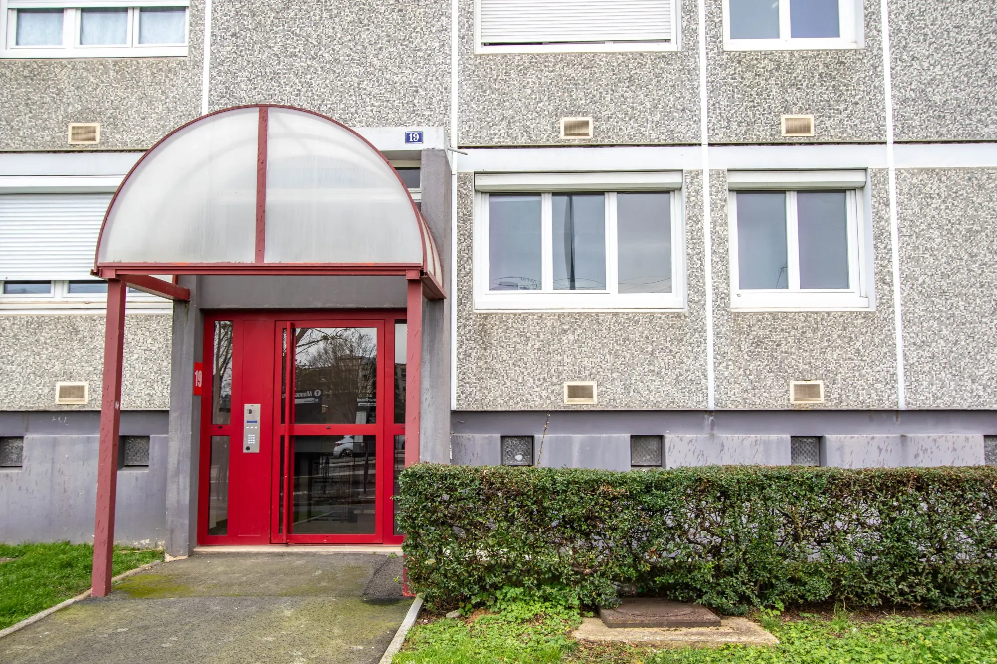 Appartement T3 rénové à Angers avec cave et proximité commodités 