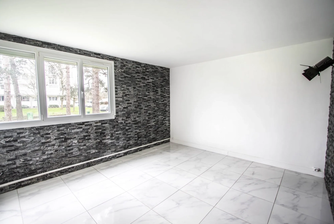 Appartement T3 rénové à Angers avec cave et proximité commodités 
