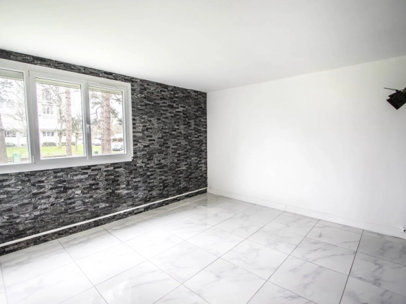 Appartement T3 rénové à Angers avec cave et proximité commodités