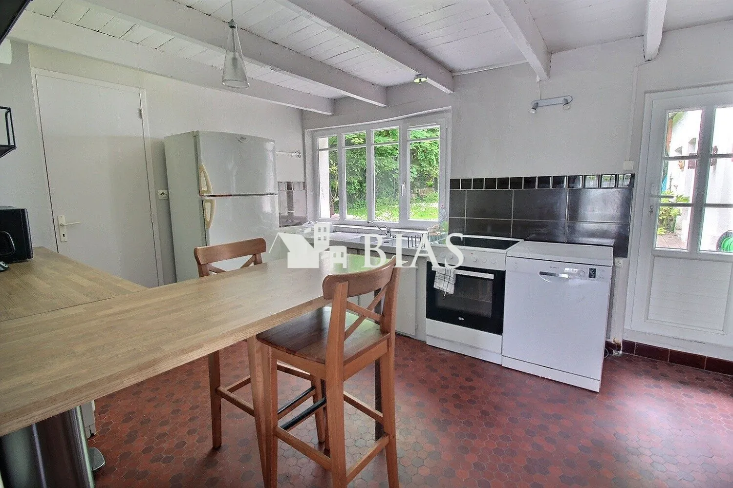 Maison de caractère à Bourg-Achard avec dépendance et terrain de 680 m² 