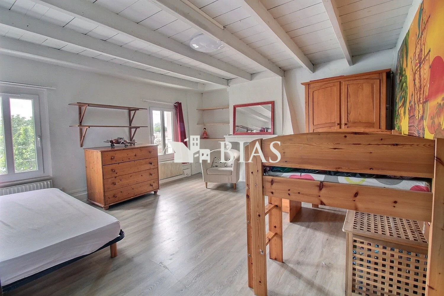 Maison de caractère à Bourg-Achard avec dépendance et terrain de 680 m² 