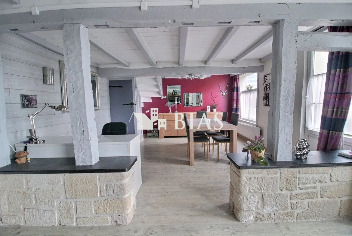 Maison de caractère à Bourg-Achard avec dépendance et terrain de 680 m² 