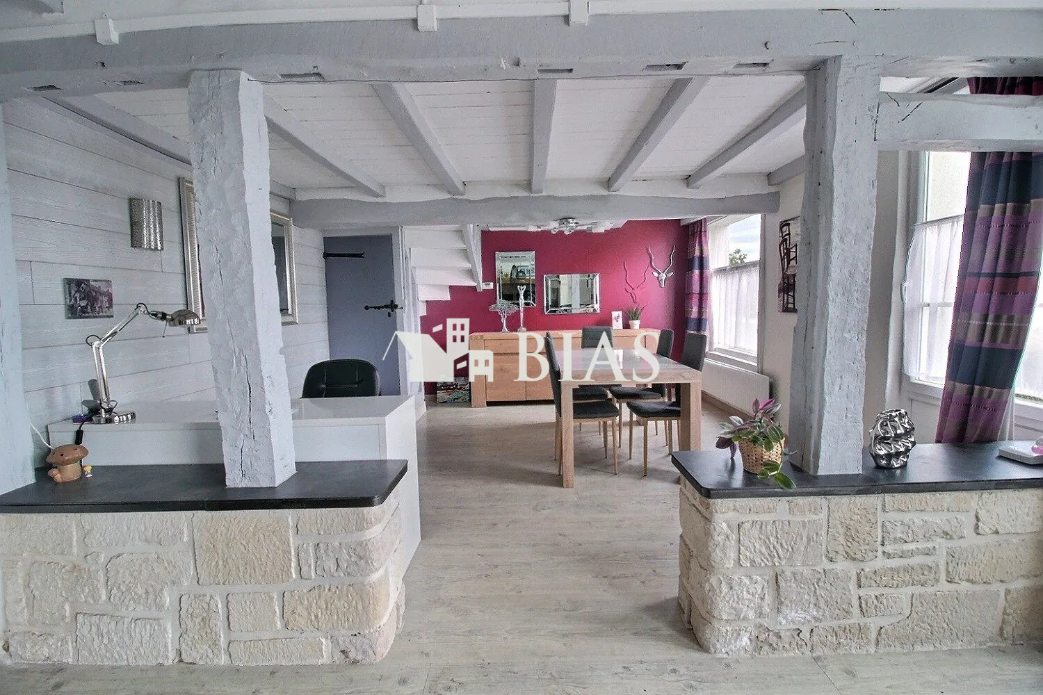 Maison de caractère à Bourg-Achard avec dépendance et terrain de 680 m² 
