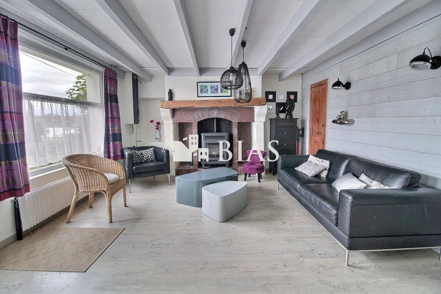 Maison de caractère à Bourg-Achard avec dépendance et terrain de 680 m² 
