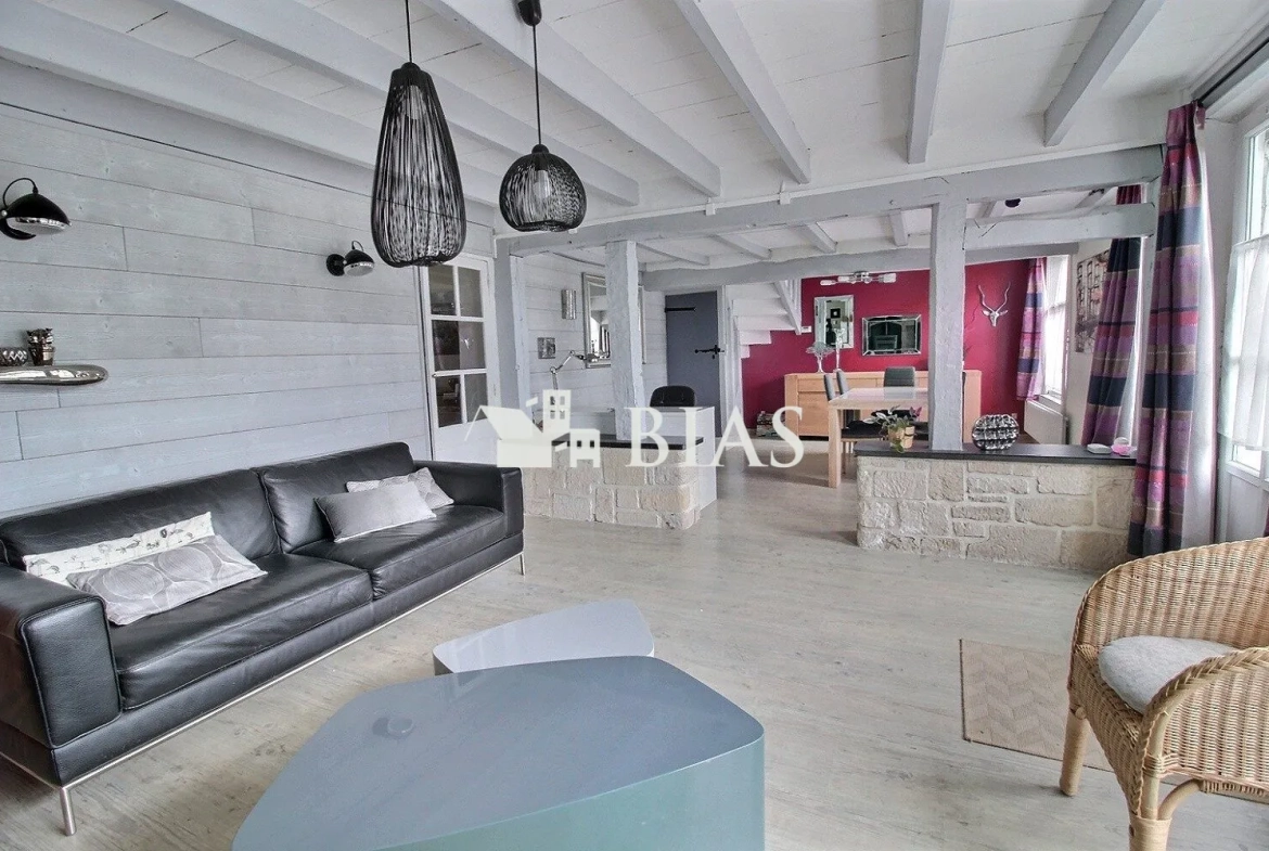 Maison de caractère à Bourg-Achard avec dépendance et terrain de 680 m² 