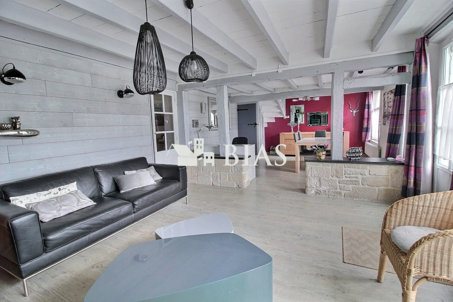 Maison de caractère à Bourg-Achard avec dépendance et terrain de 680 m² 