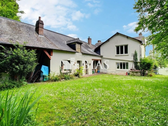 Maison de caractère à Bourg-Achard avec dépendance et terrain de 680 m²