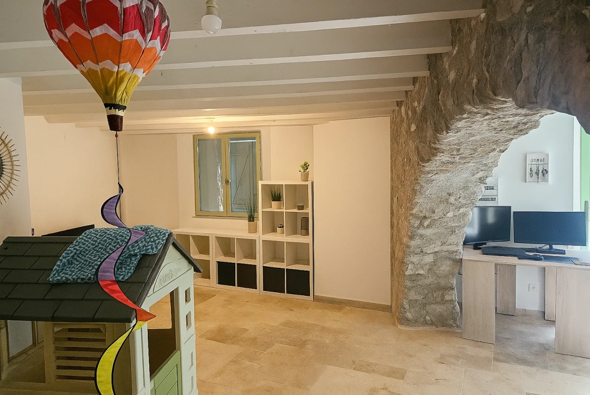 À vendre maison de village rénovée avec charme à Saint-Vallier-de-Thiey 