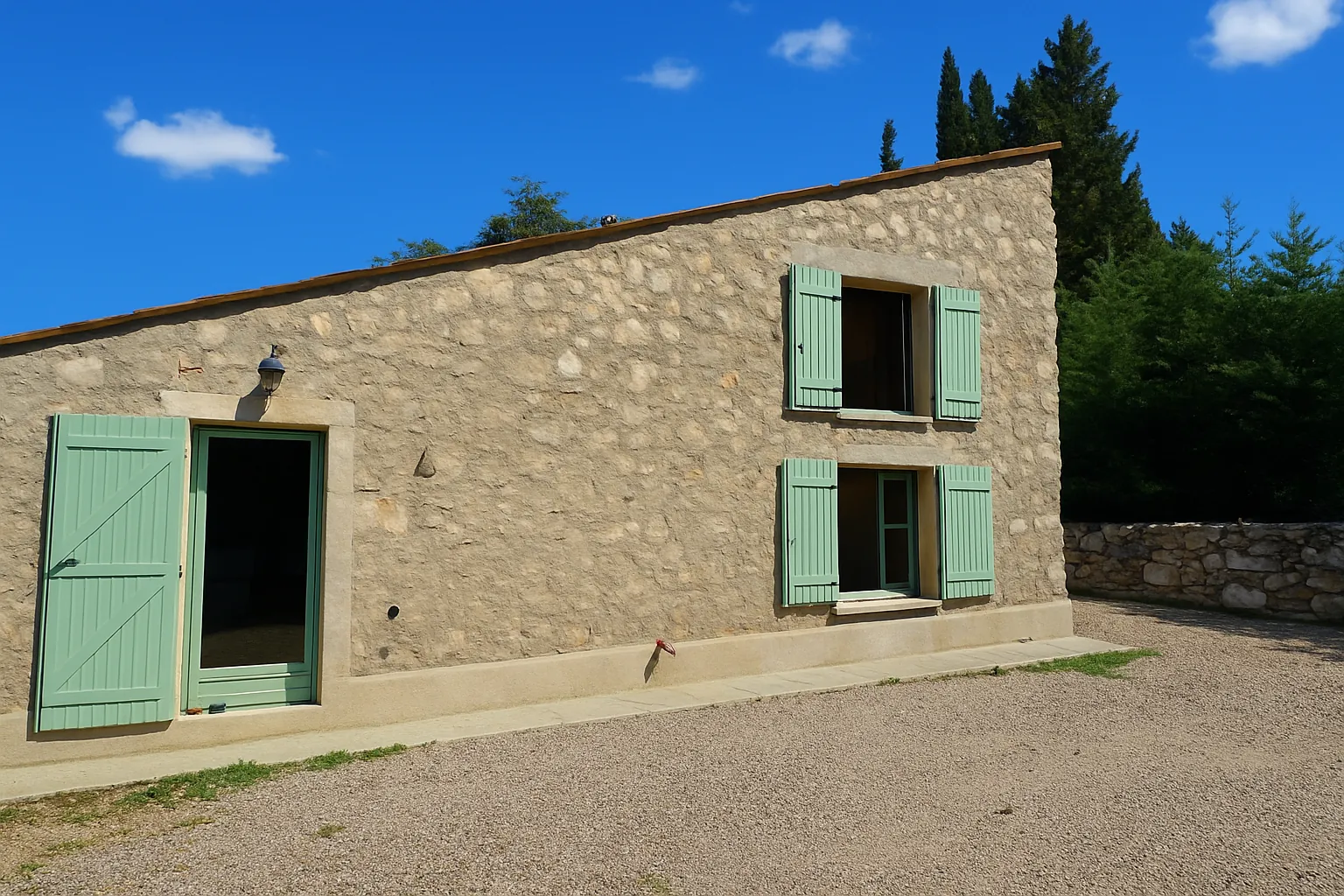 À vendre maison de village rénovée avec charme à Saint-Vallier-de-Thiey 