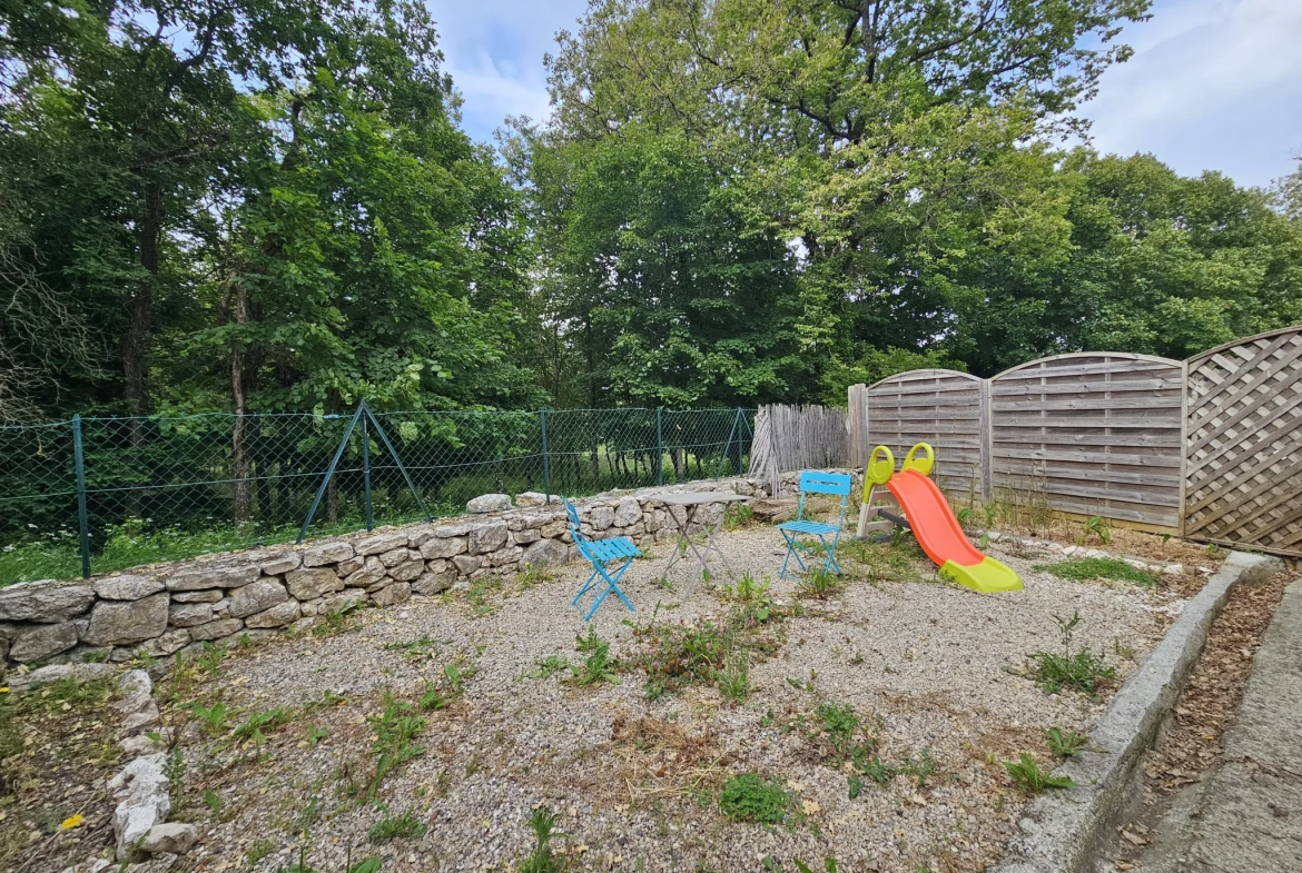 À vendre maison de village rénovée avec charme à Saint-Vallier-de-Thiey 