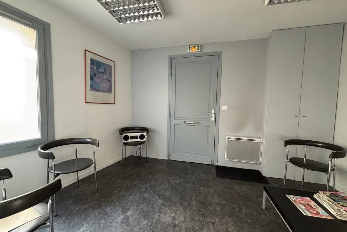 Vente Bureau de 27 m² en hyper centre d'Ambares-et-Lagrave 
