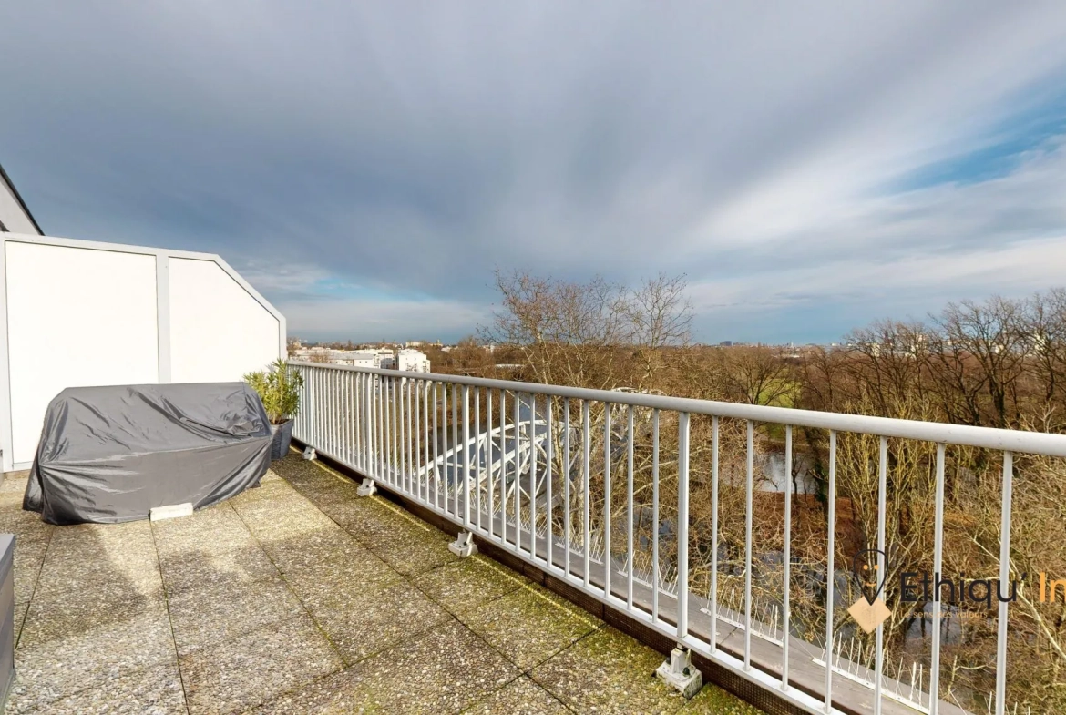 Attique F3 avec deux terrasses et vue sur Strasbourg - Dernier étage 