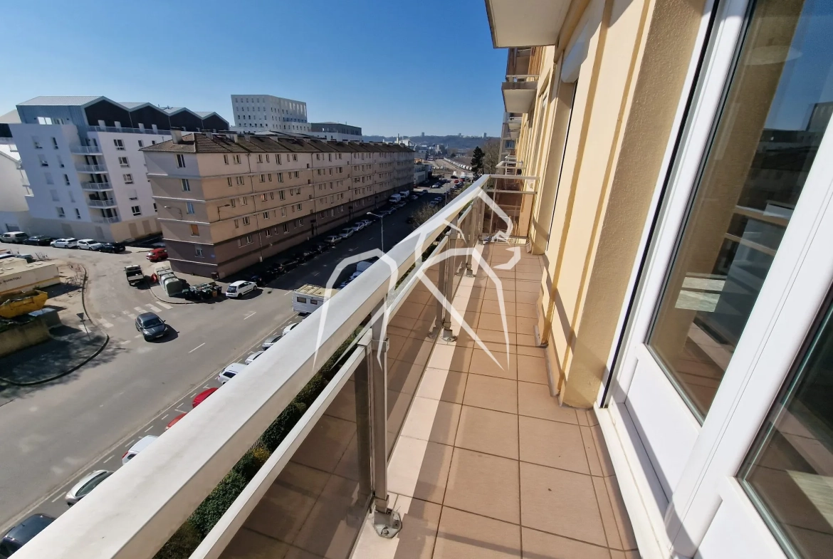 Appartement T3/4 lumineux de 61,84 m² à Rouen quai rive Sud (76100) 