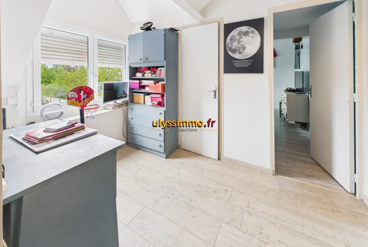 palier Maison familiale de 110 m² proche de Roye avec jardin et terrasse 