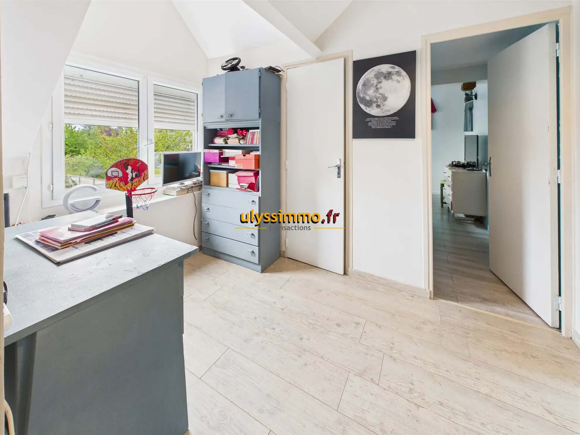 palier Maison familiale de 110 m² proche de Roye avec jardin et terrasse 